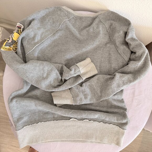 Rare! Universal exclusive Hufflepuff sweater size XS - Picture 6 of 6